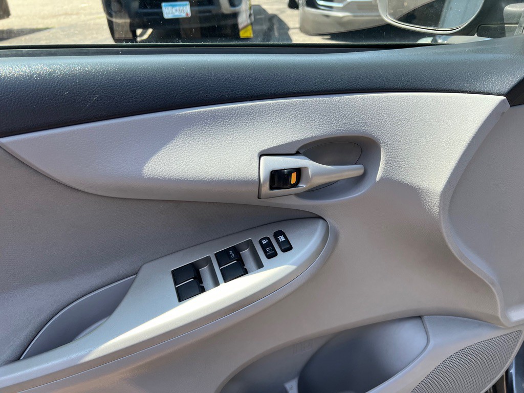 2012 Toyota Corolla Image 13