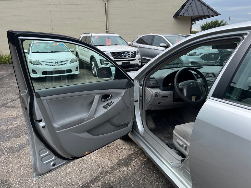 2011 Toyota Camry Image 12