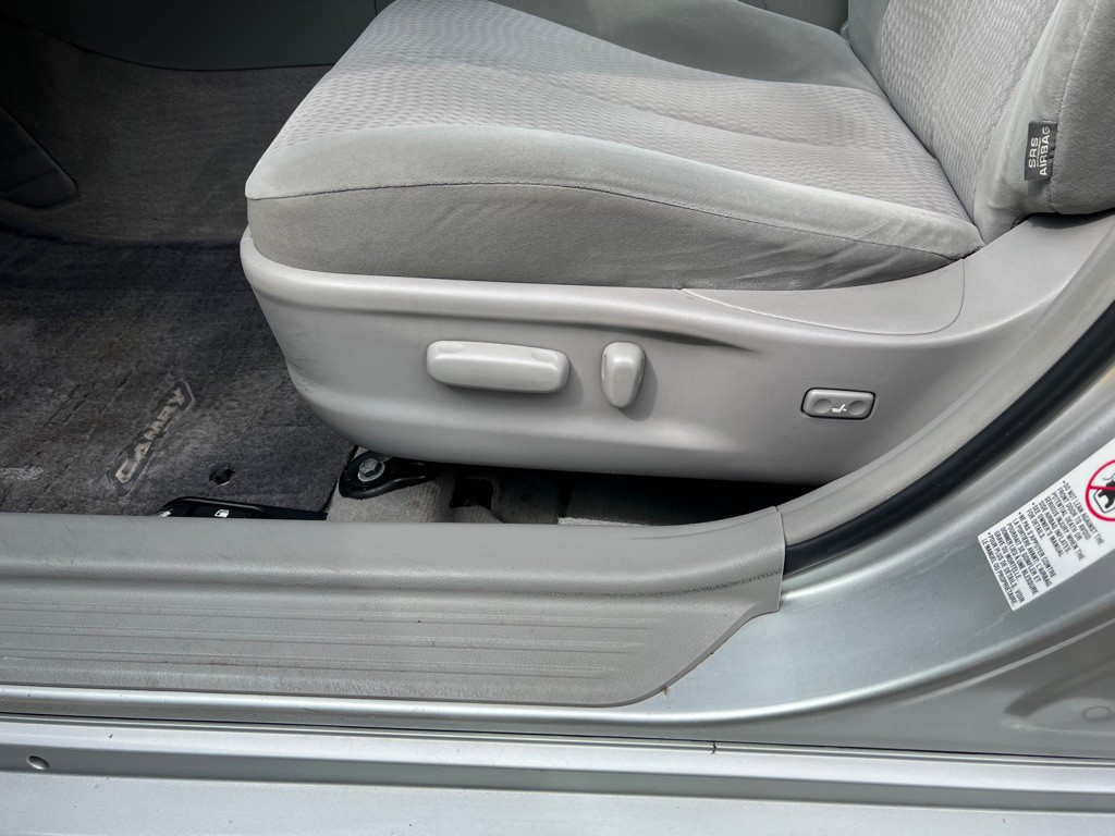 2011 Toyota Camry Image 14