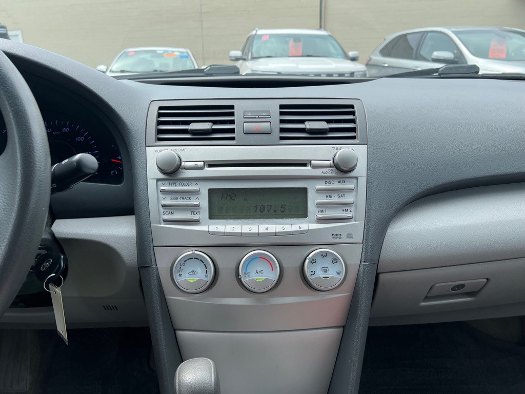 2011 Toyota Camry Image 19