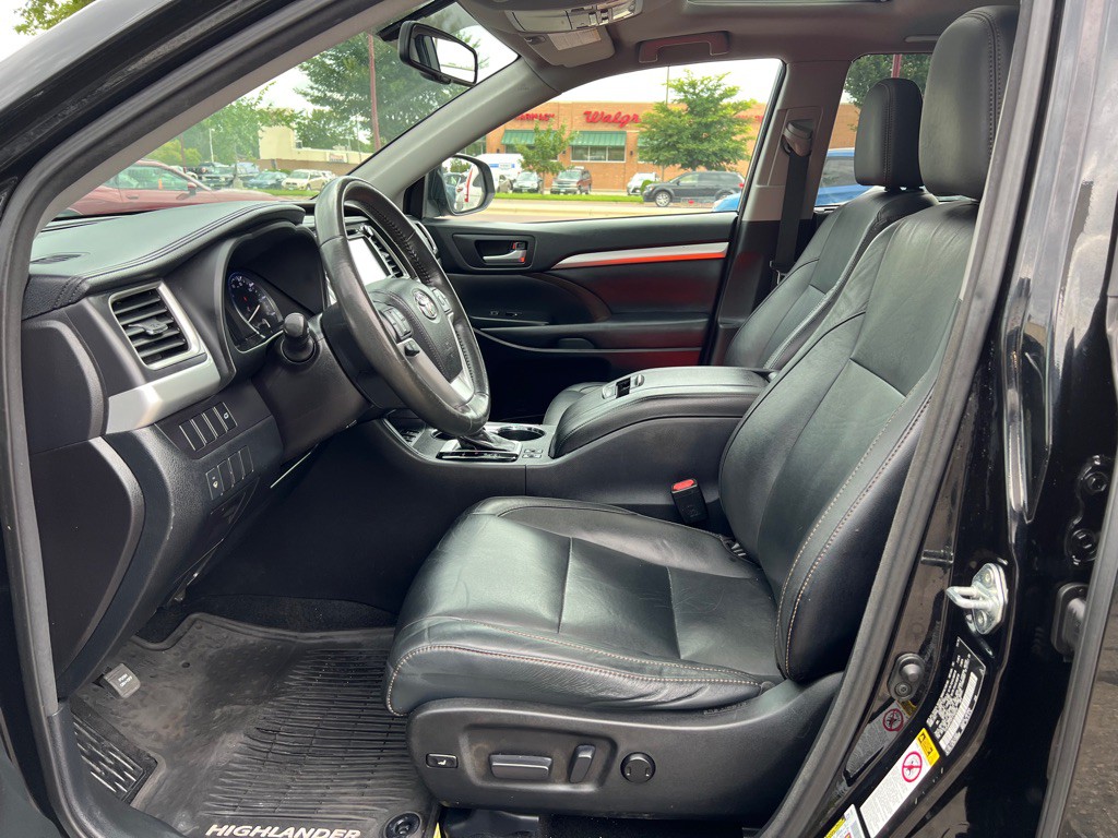 2015 Toyota Highlander Image 17