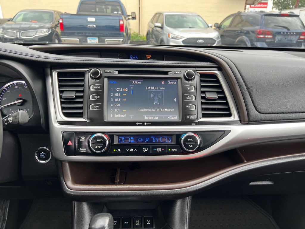 2015 Toyota Highlander Image 19
