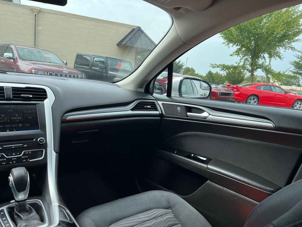 2016 Ford Fusion Image 9