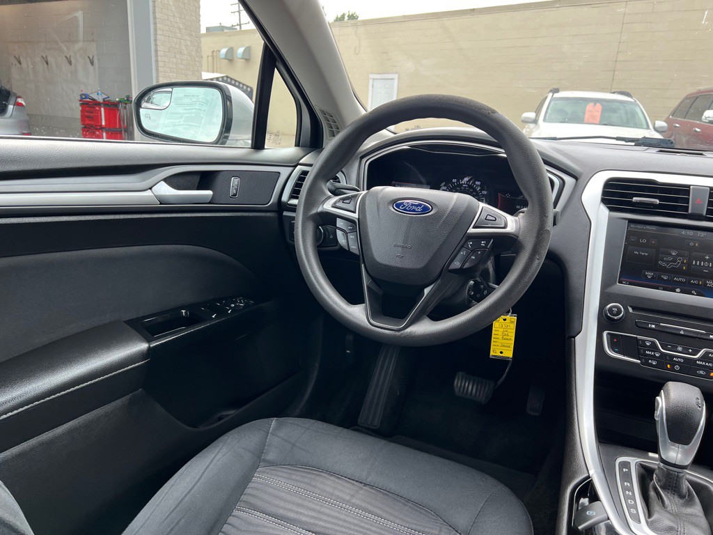 2016 Ford Fusion Image 11