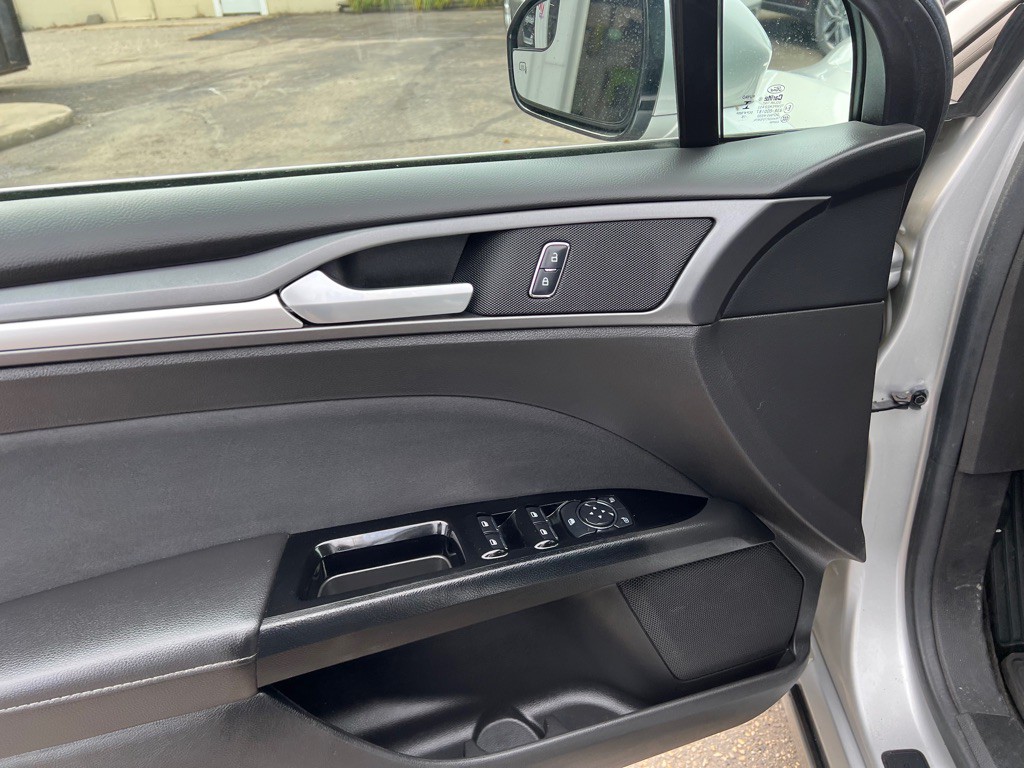 2016 Ford Fusion Image 13