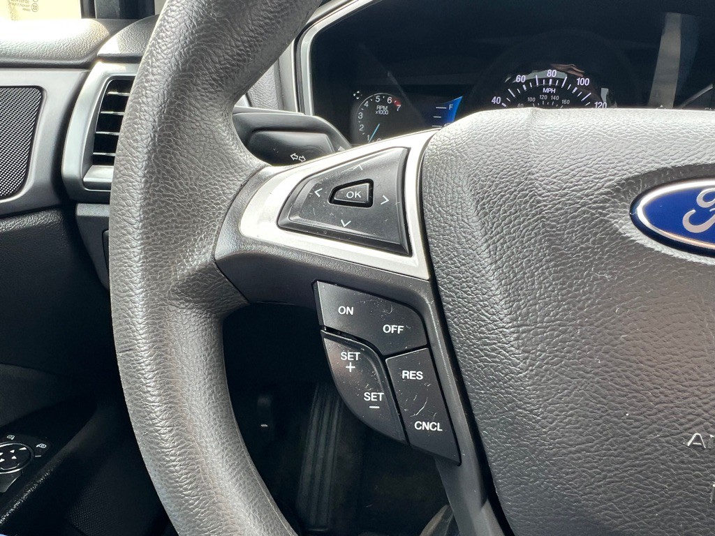 2016 Ford Fusion Image 17