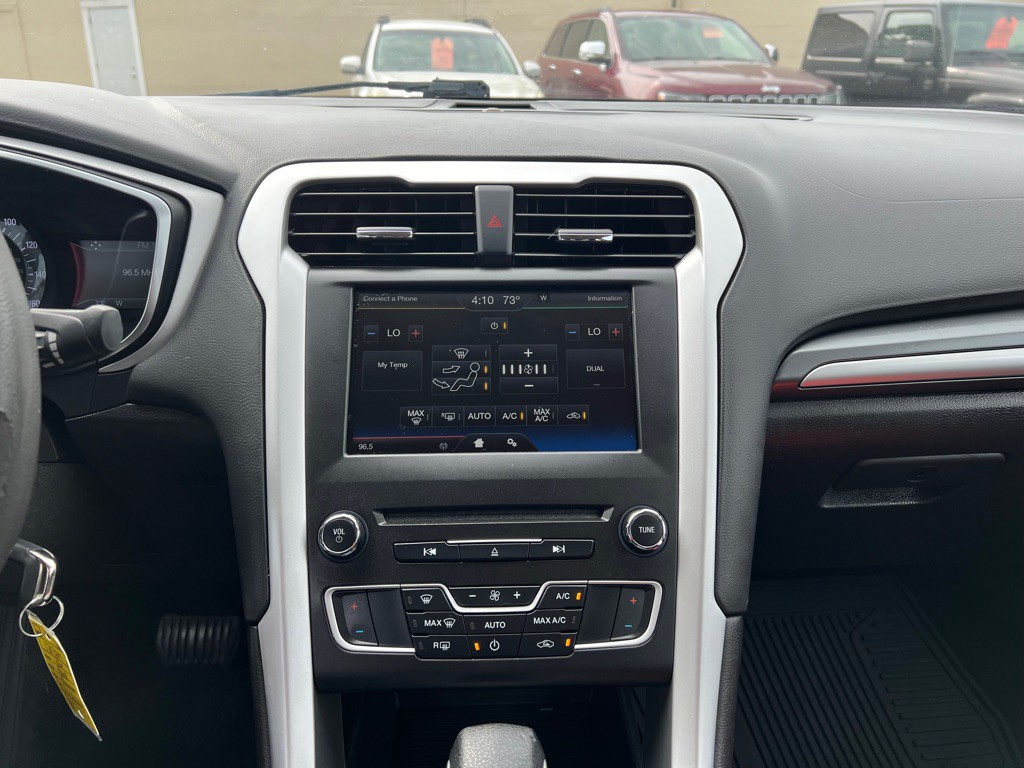 2016 Ford Fusion Image 19