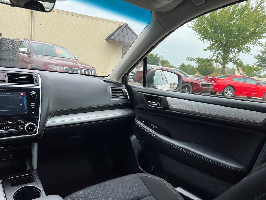 2018 Subaru Legacy Image 9