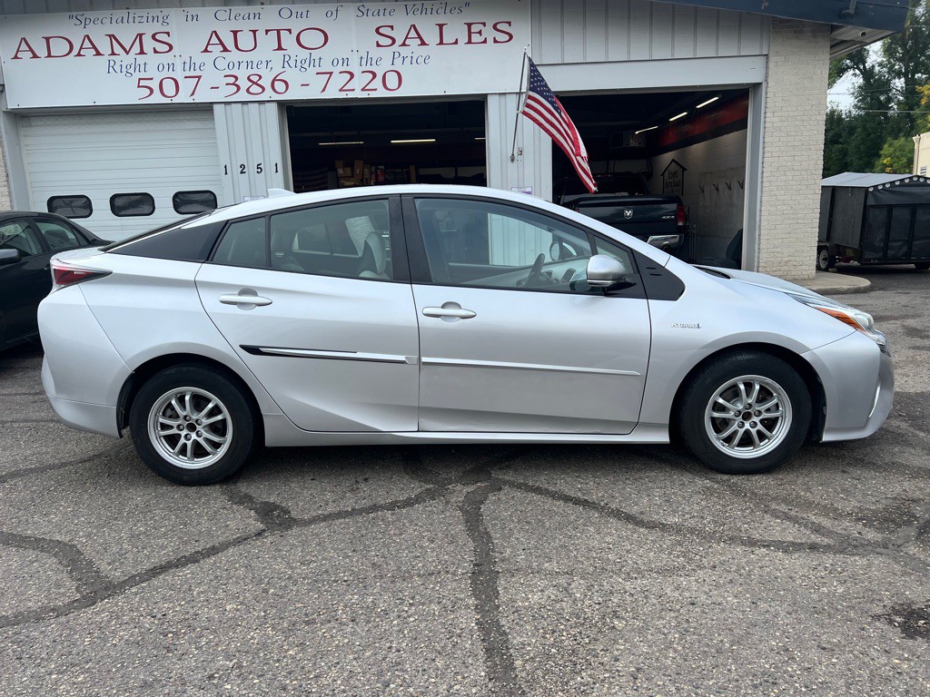 2016 Toyota Prius Image 2