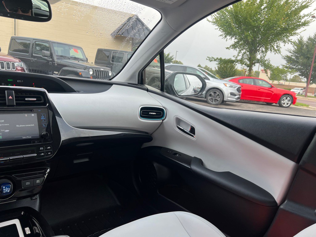 2016 Toyota Prius Image 12
