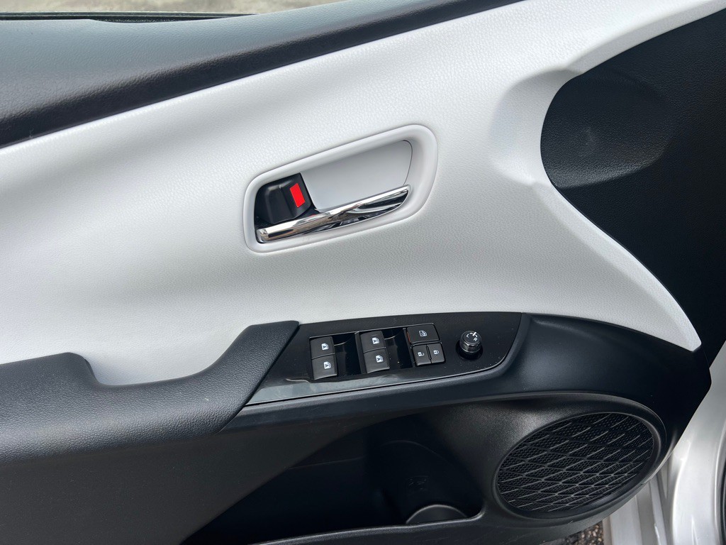 2016 Toyota Prius Image 16