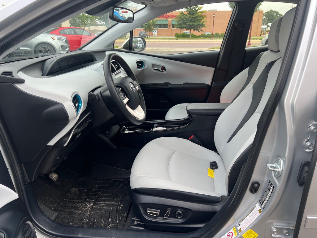 2016 Toyota Prius Image 17