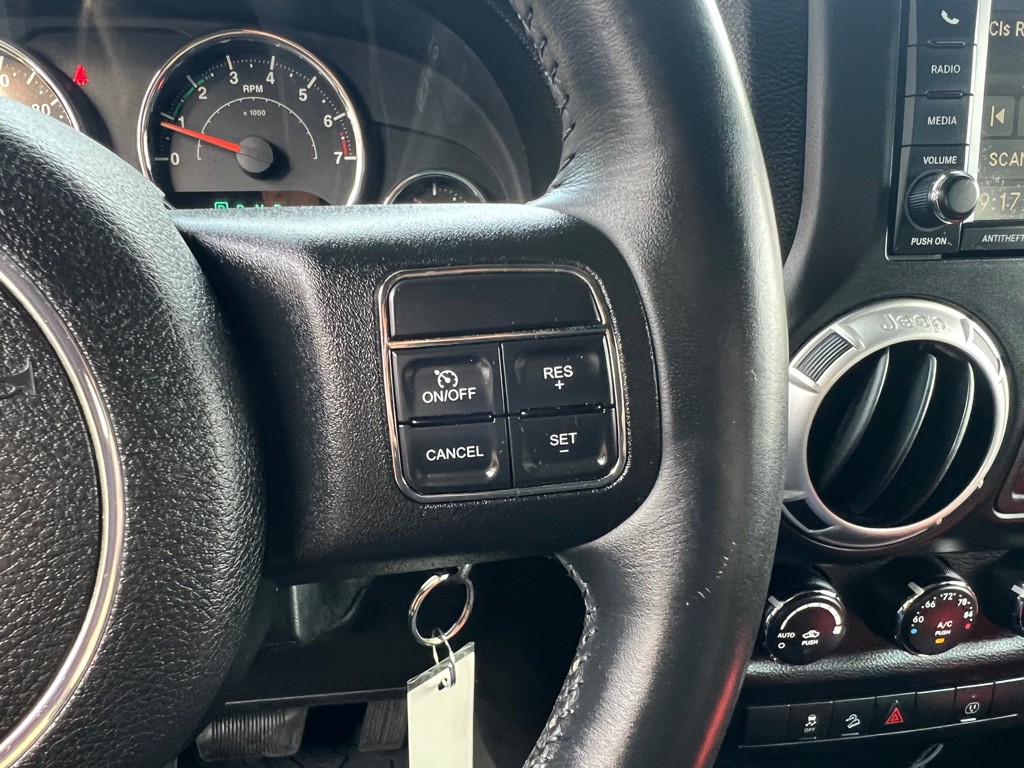 2013 Jeep Wrangler Image 16