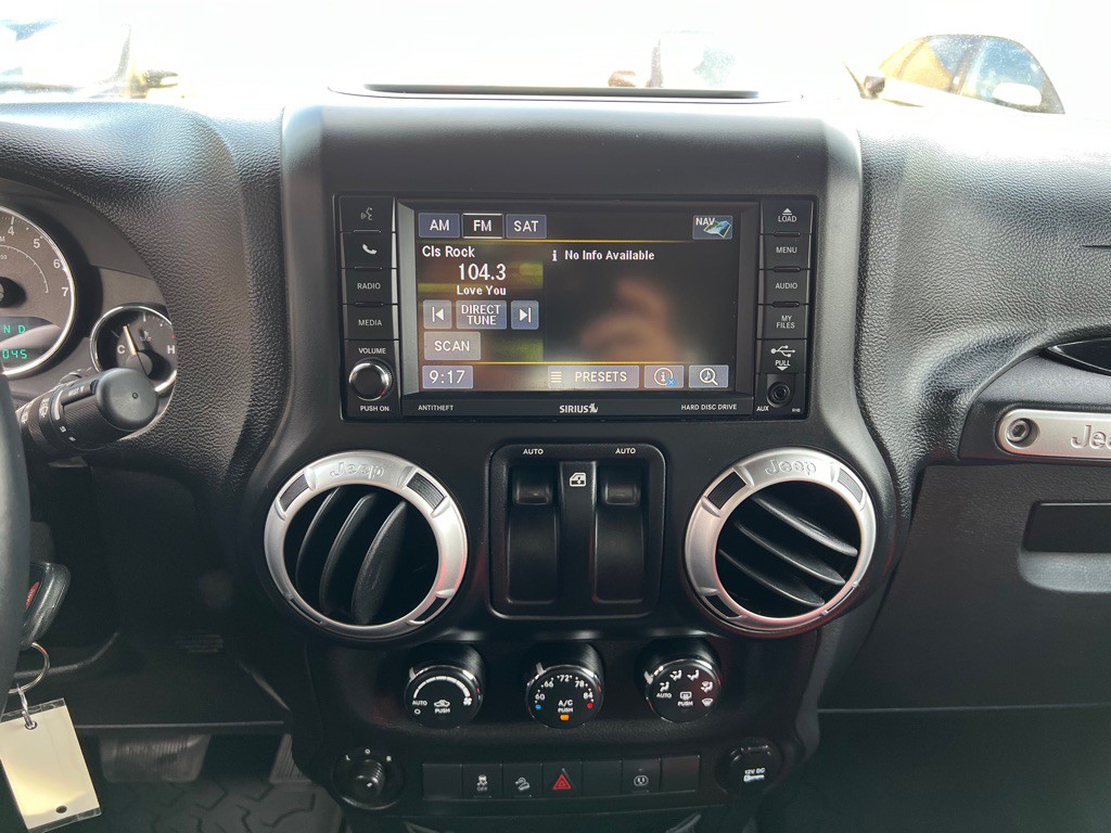 2013 Jeep Wrangler Image 17