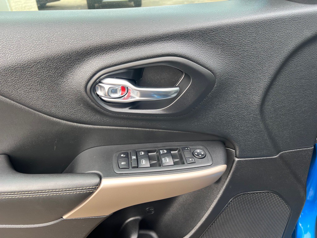 2018 Jeep Cherokee Image 16