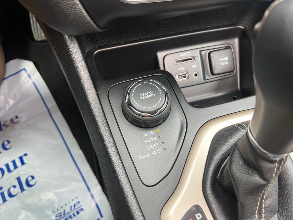 2018 Jeep Cherokee Image 24