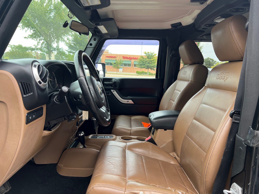 2012 Jeep Wrangler Image 11