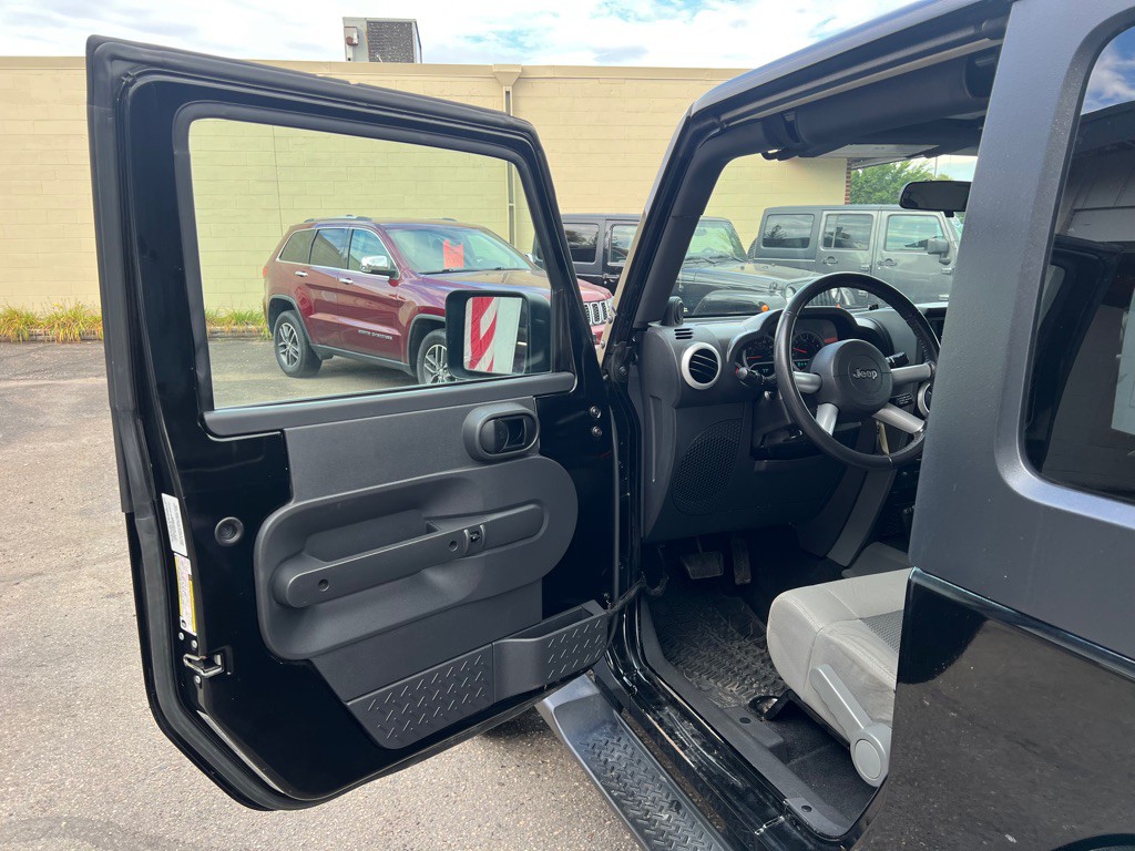 2010 Jeep Wrangler Image 10
