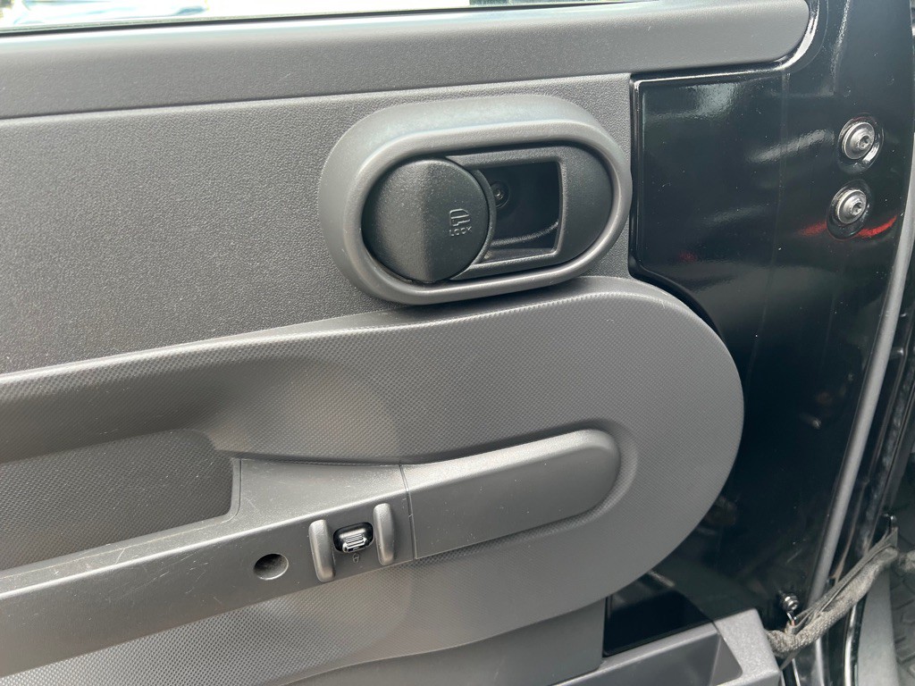 2010 Jeep Wrangler Image 11
