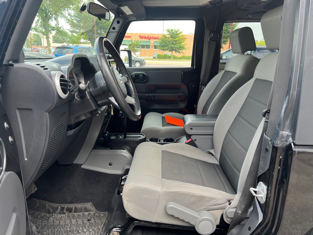 2010 Jeep Wrangler Image 12