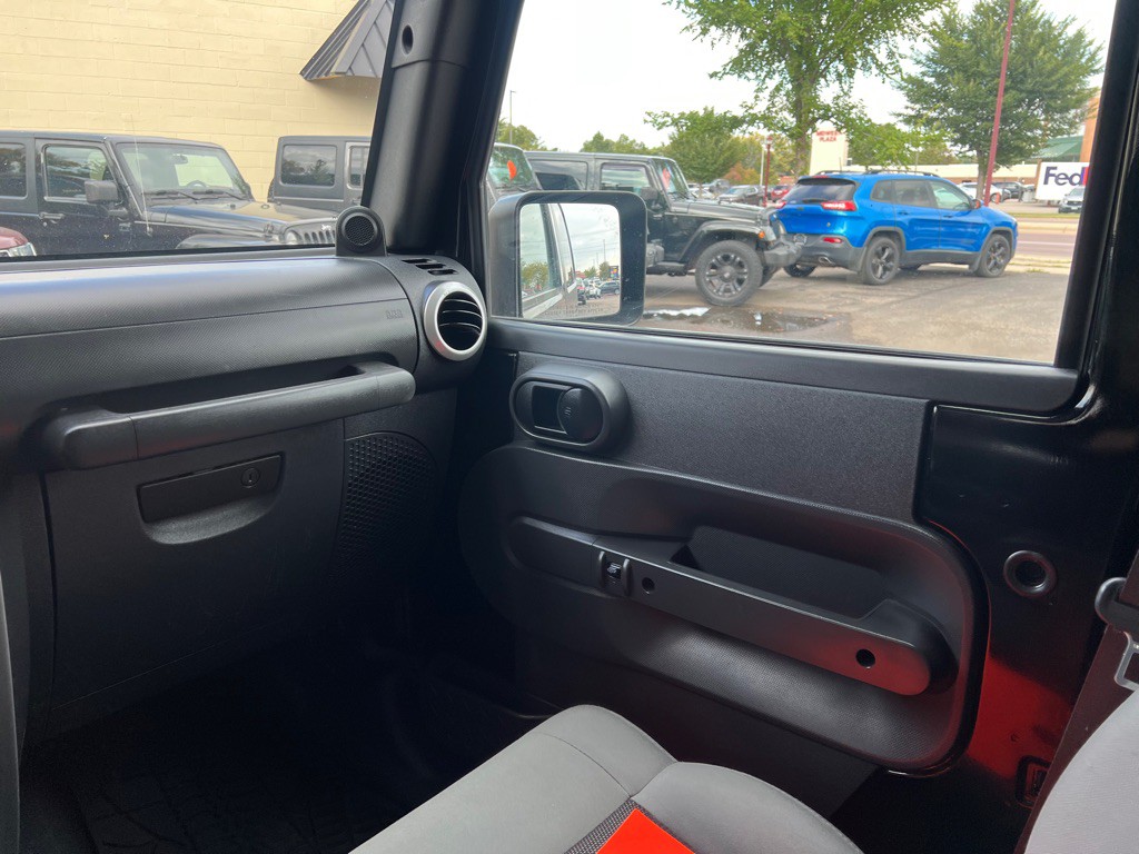 2010 Jeep Wrangler Image 15