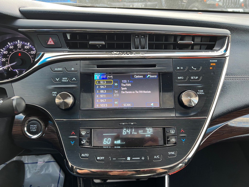 2014 Toyota Avalon Image 20