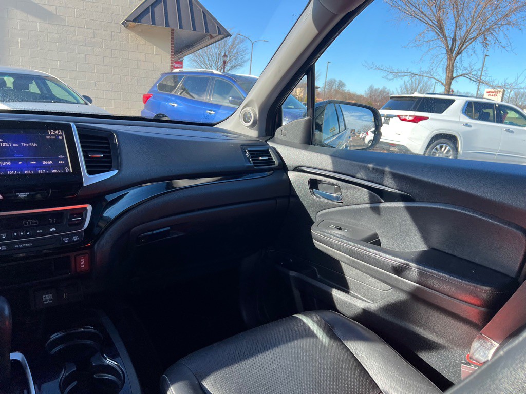 2017 Honda Ridgeline Image 12