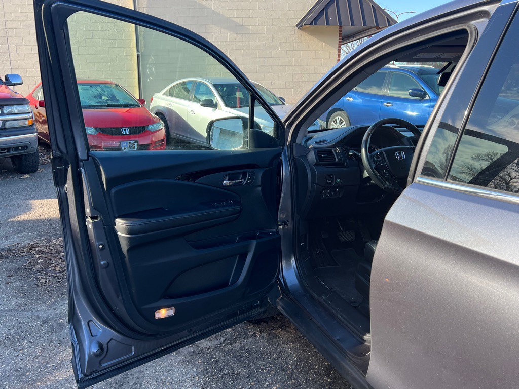 2017 Honda Ridgeline Image 15