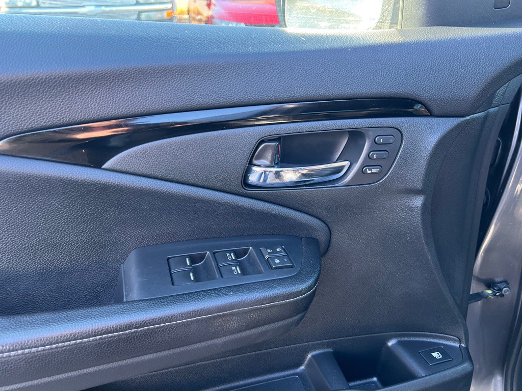 2017 Honda Ridgeline Image 16