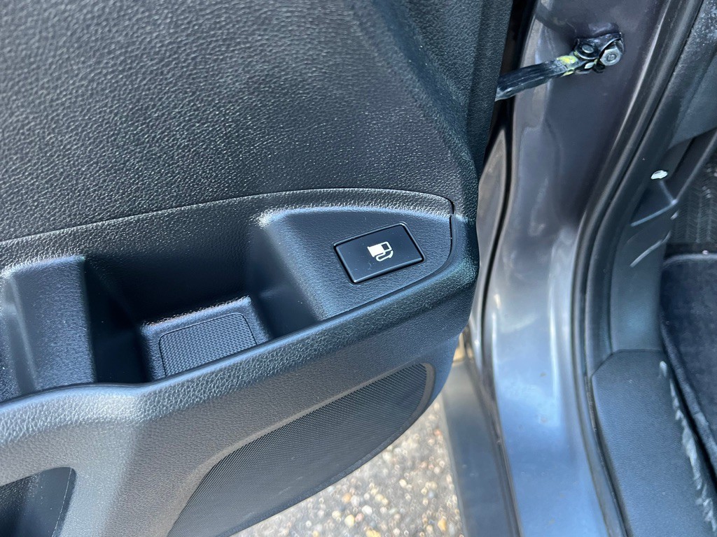 2017 Honda Ridgeline Image 17