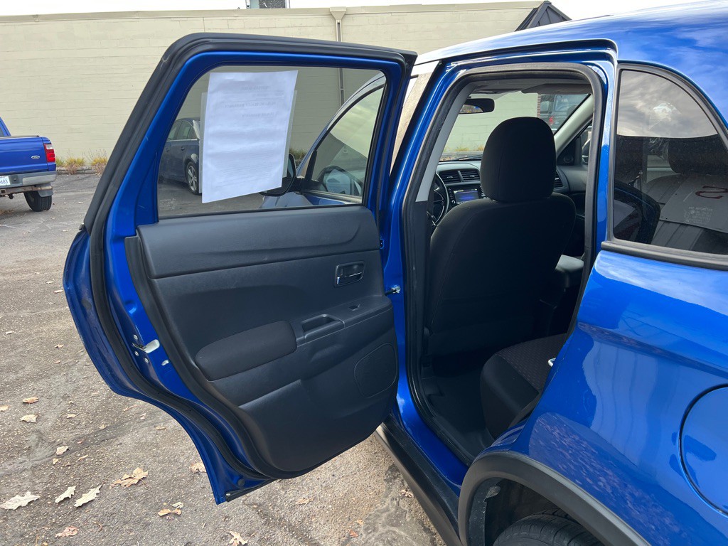 2016 Mitsubishi Outlander Image 10