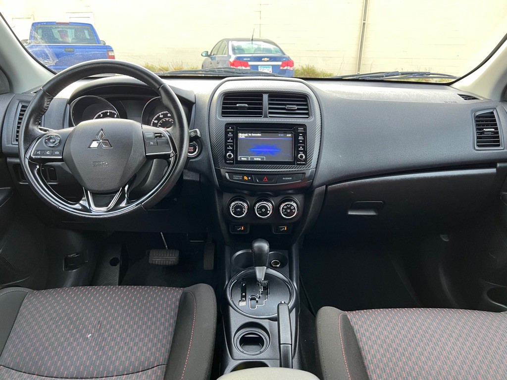 2016 Mitsubishi Outlander Image 13