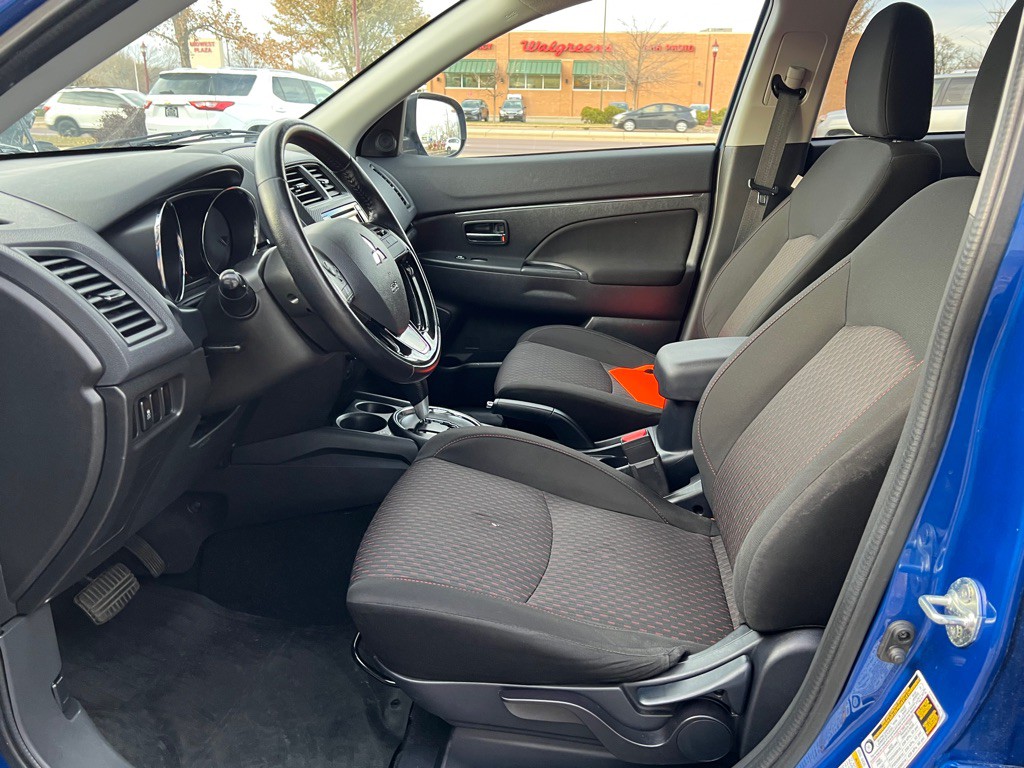 2016 Mitsubishi Outlander Image 17