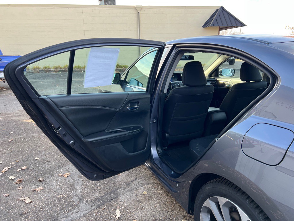 2015 Honda Accord Image 7