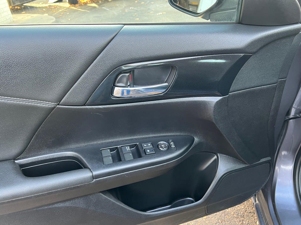 2015 Honda Accord Image 14