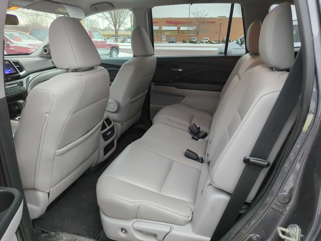 2017 Honda Pilot Image 11