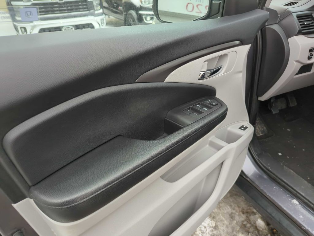 2017 Honda Pilot Image 15