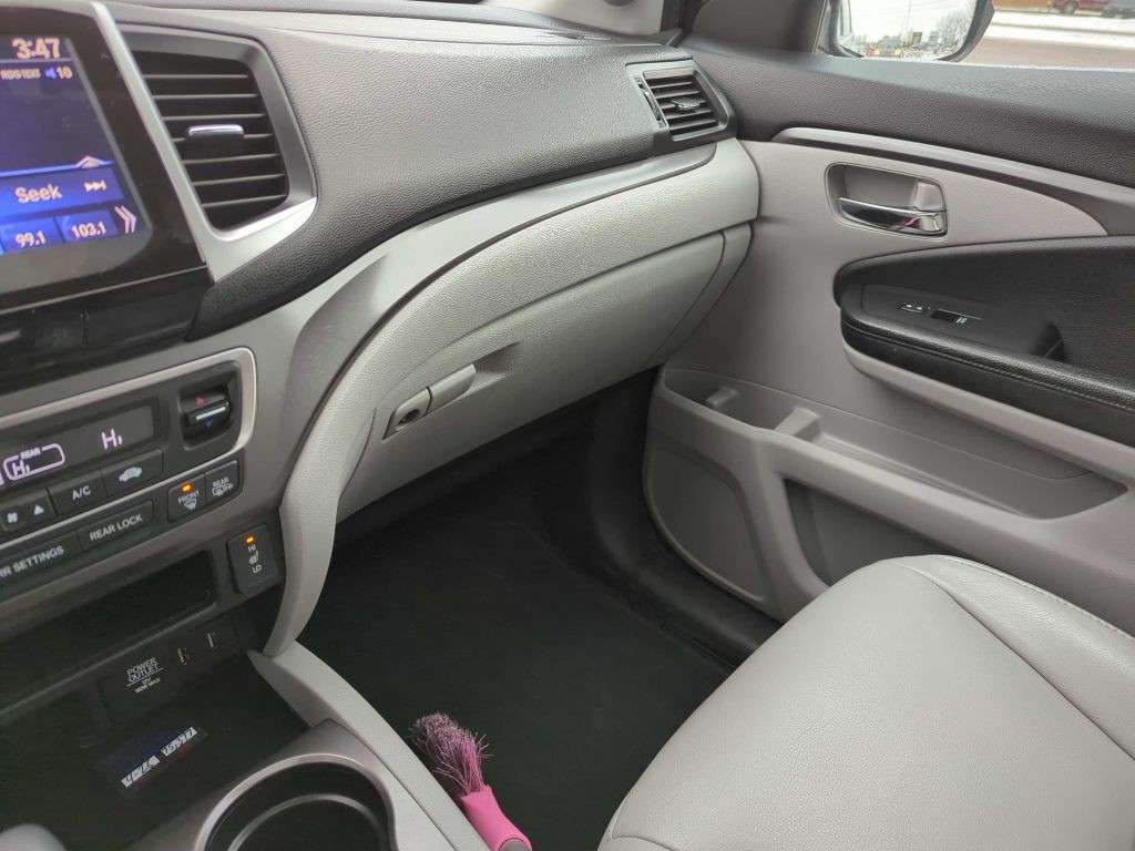 2017 Honda Pilot Image 24