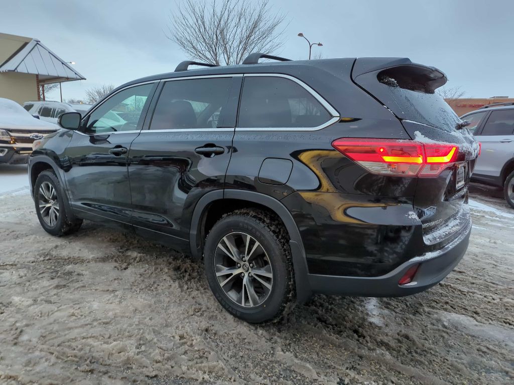 2017 Toyota Highlander Image 3