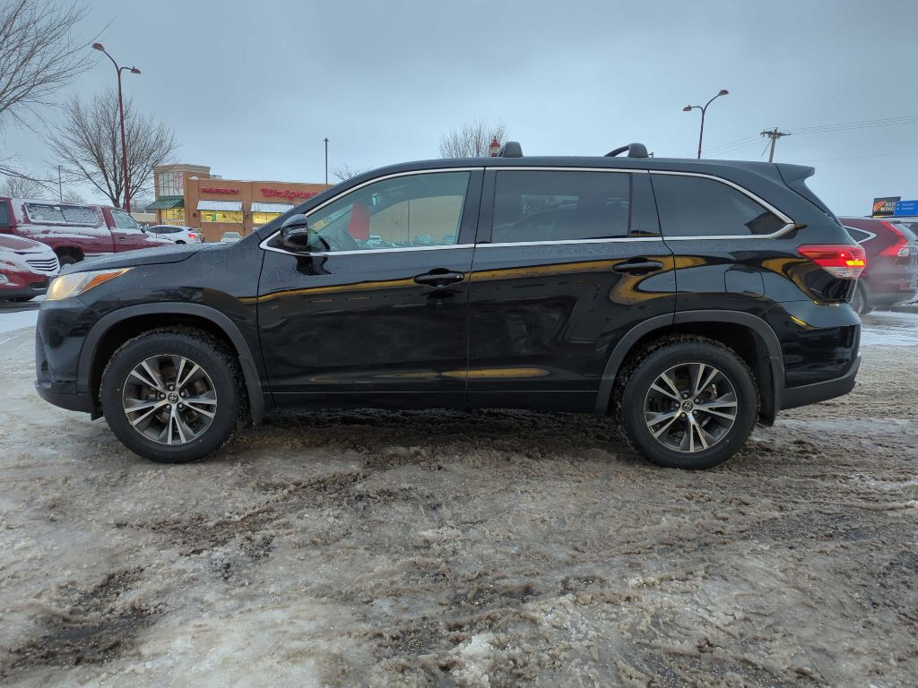 2017 Toyota Highlander Image 6