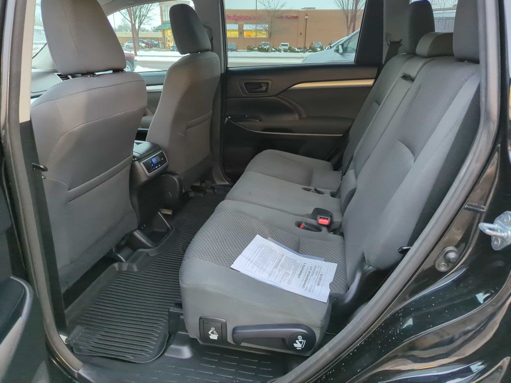 2017 Toyota Highlander Image 11