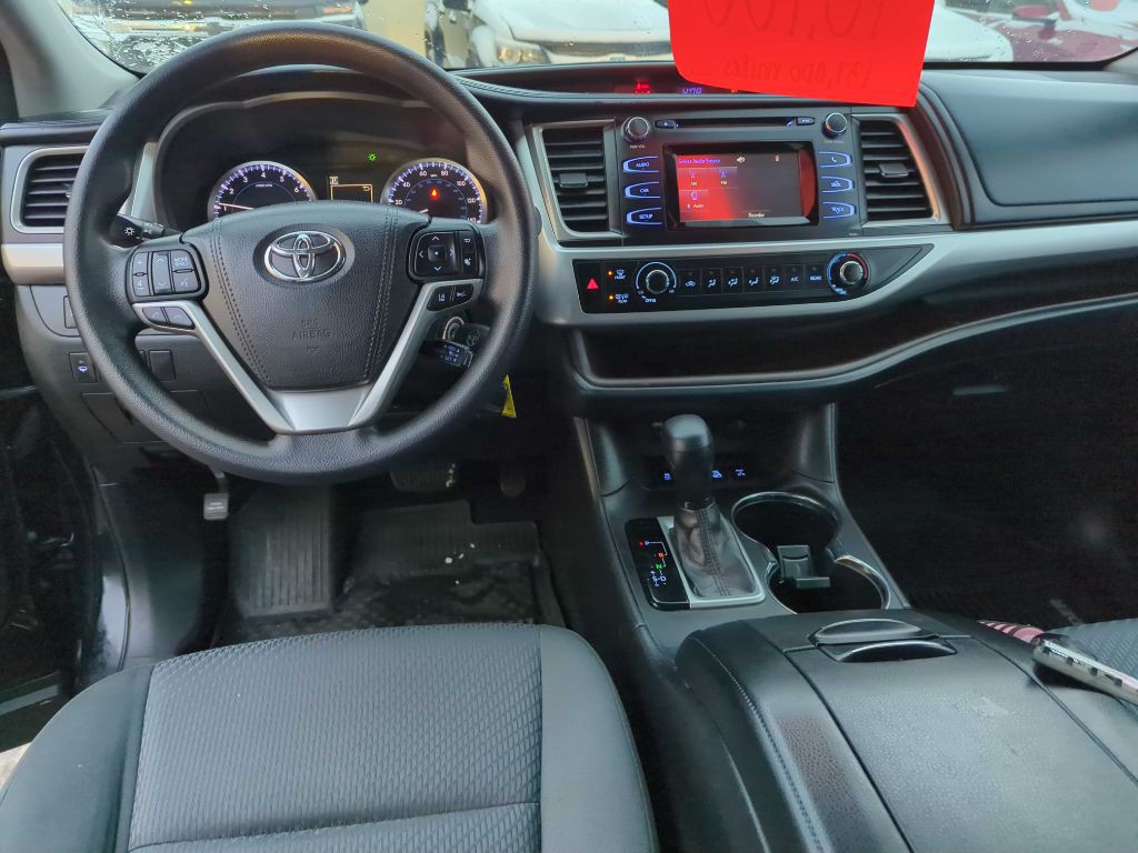 2017 Toyota Highlander Image 12