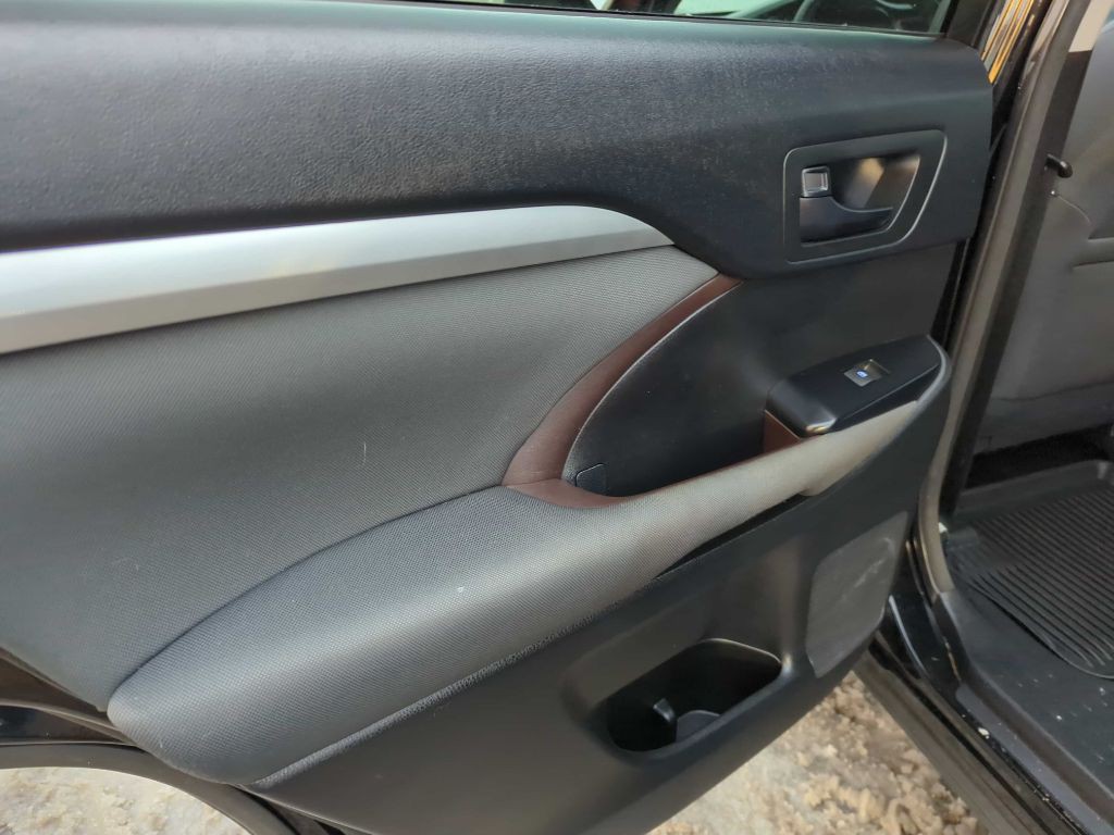 2017 Toyota Highlander Image 13