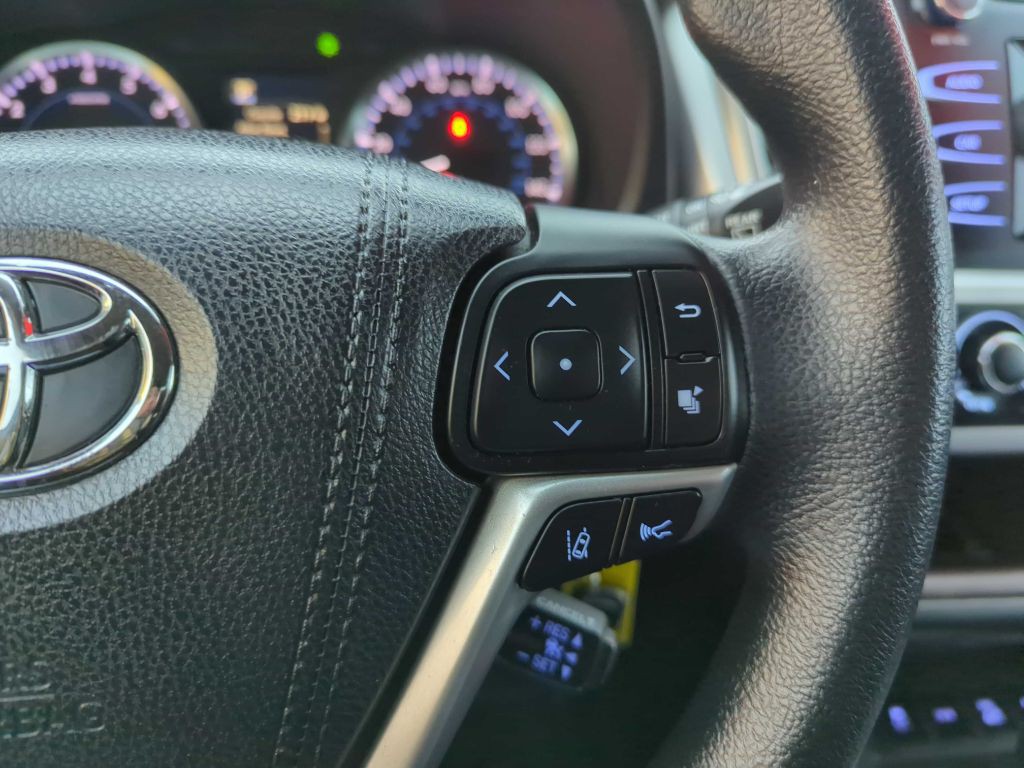 2017 Toyota Highlander Image 18