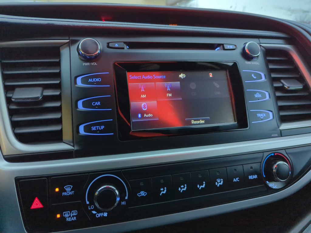 2017 Toyota Highlander Image 19