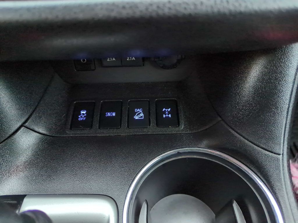 2017 Toyota Highlander Image 21