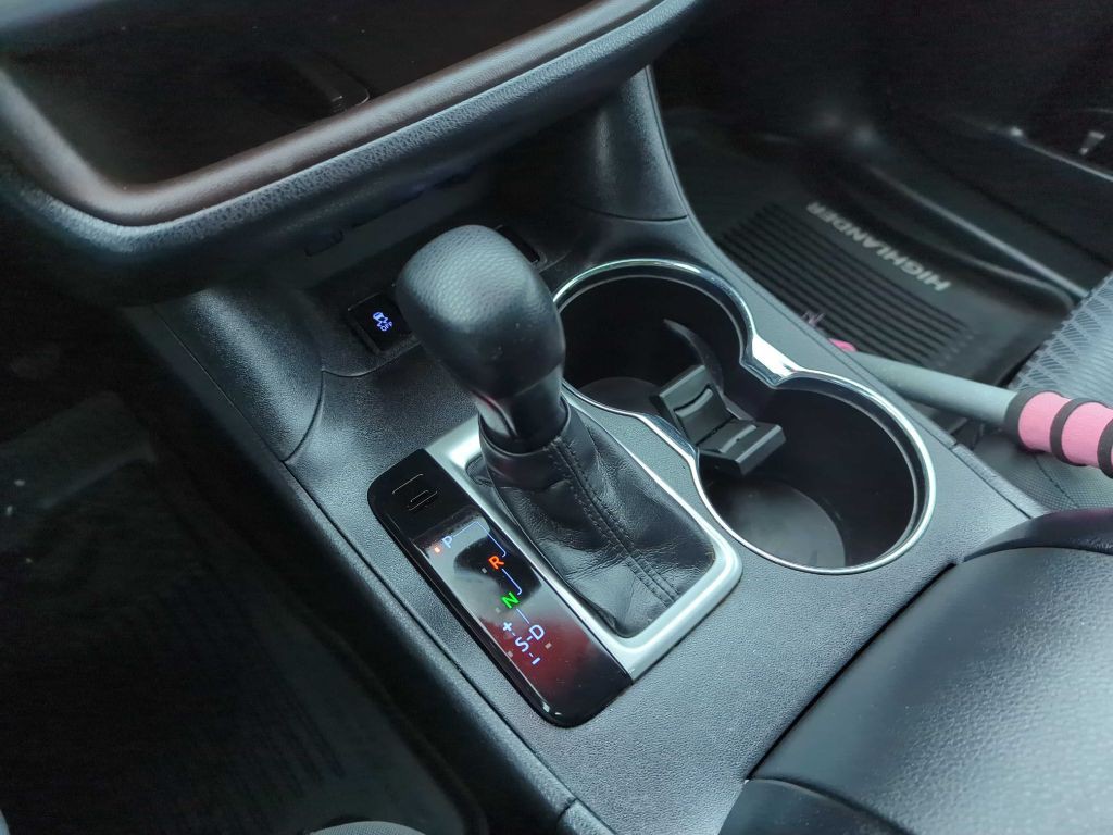 2017 Toyota Highlander Image 22