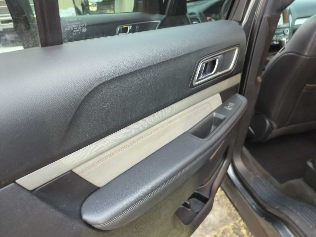 2017 Ford Explorer Image 36