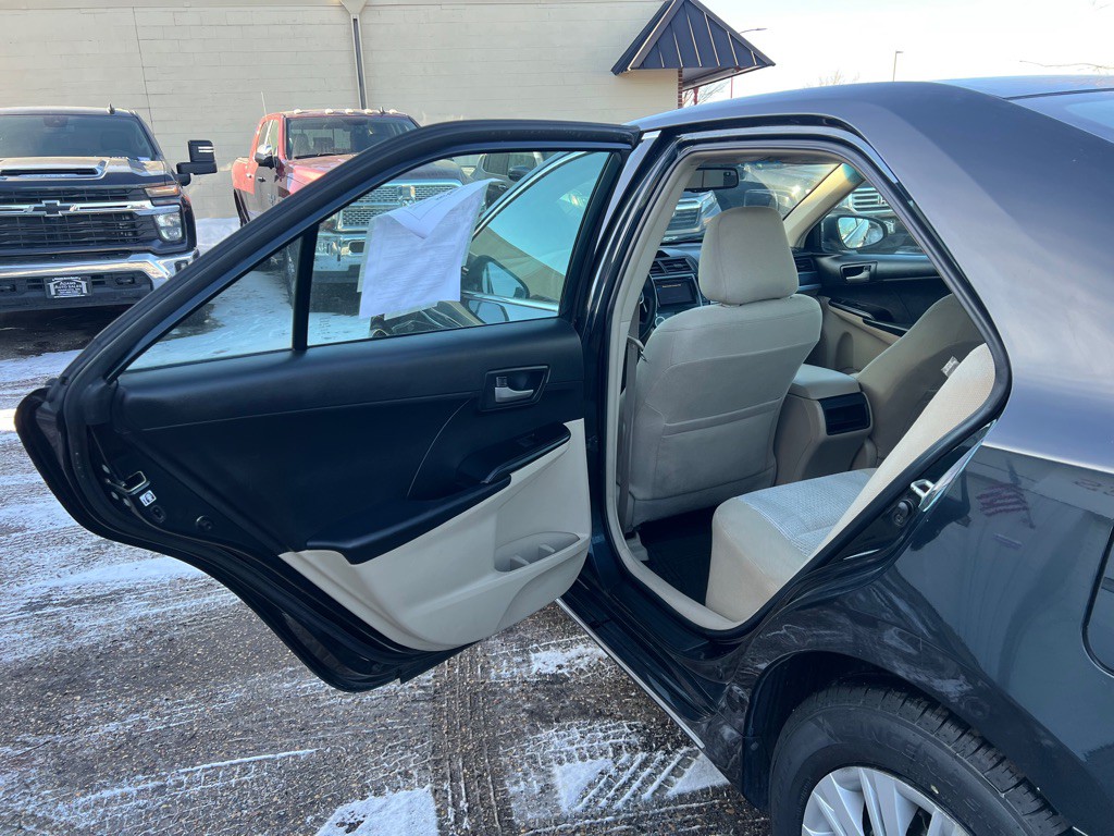 2012 Toyota Camry Image 6