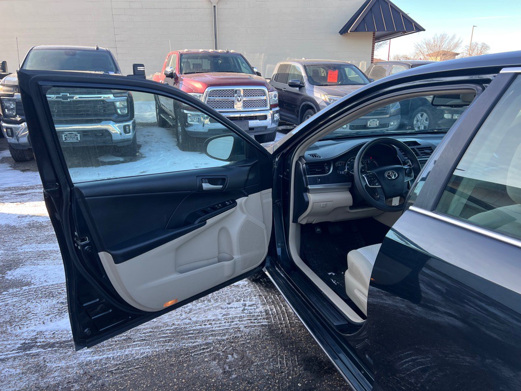 2012 Toyota Camry Image 11